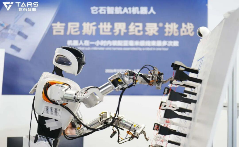 “数据-模型-本体”三位一体驱动具身智能规模化落地：它石智航构建具身智能产业化闭环