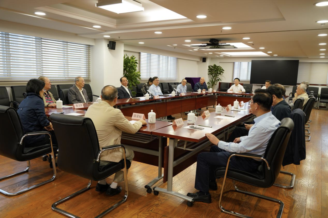 市经信工作党委召开机关退休老领导座谈会