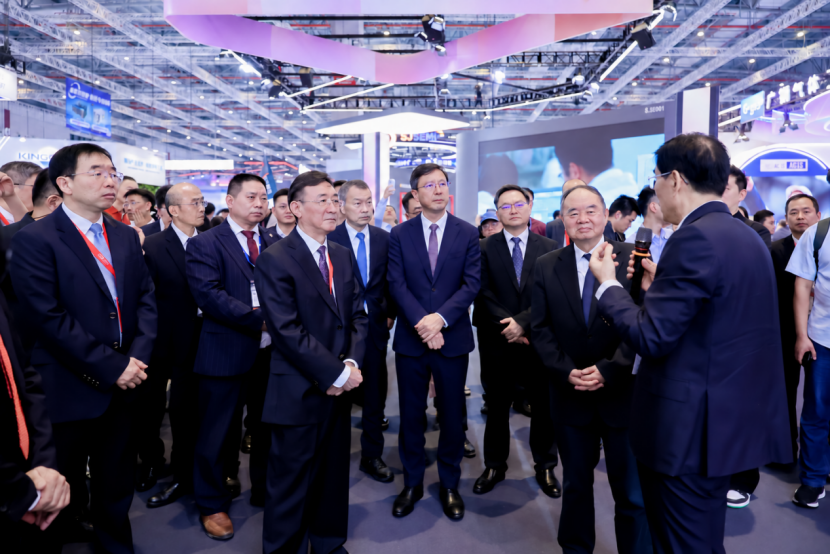 落实全国先进制造业大会精神，第二十六届中国国际工业博览会隆重召开，王卫明、陈杰等出席开幕式并致辞