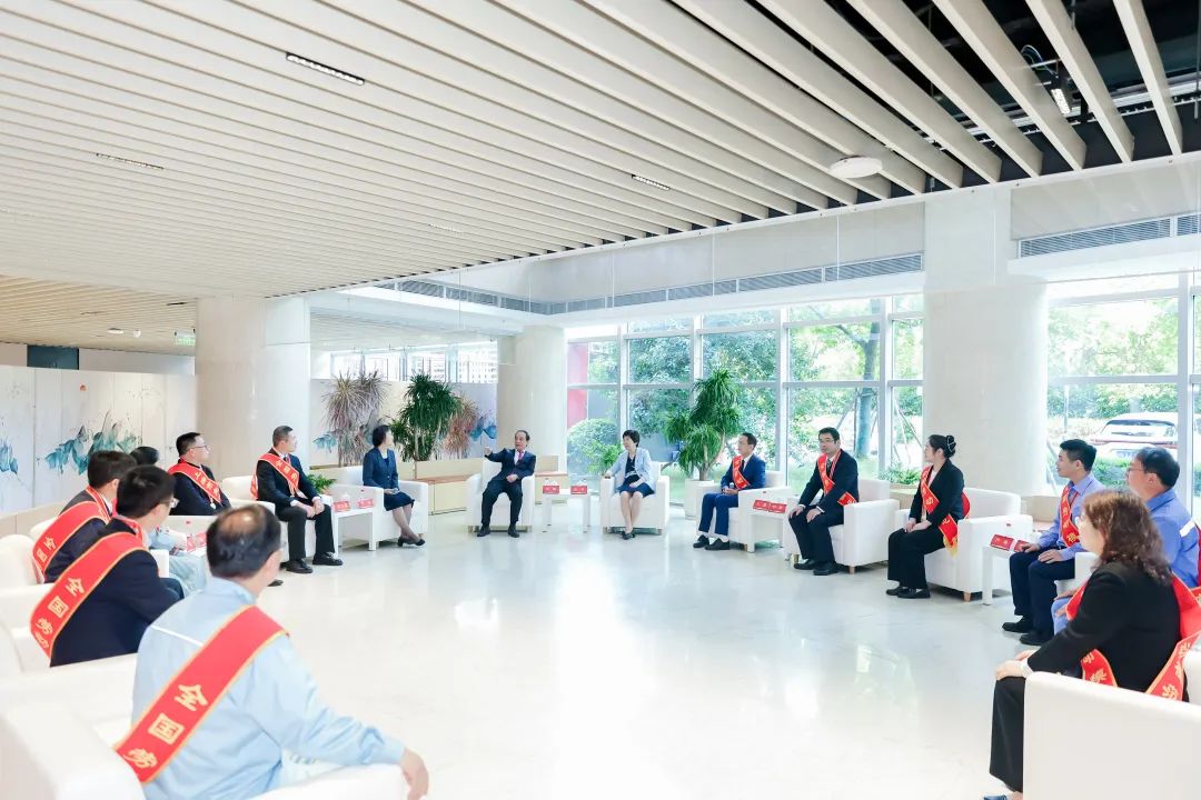 上海市经信系统青年职工理论学习分享会——暨劳模先进工匠先锋表彰会成功举办