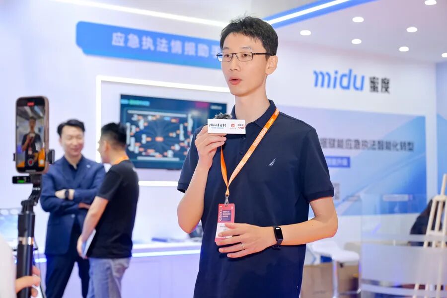 【上海产业菁英】带着解题初心啃下大模型“硬骨头”