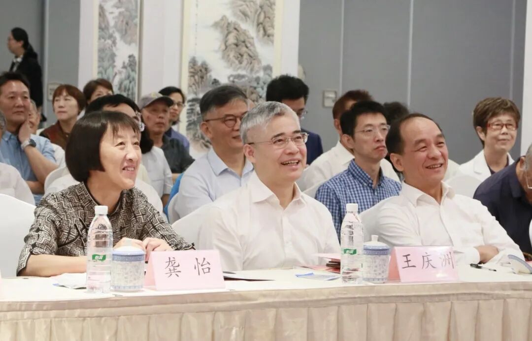 市经信系统举办离退休干部“四个讲一带动”暨“翰墨映初心 共绘人民城”书画摄影作品展