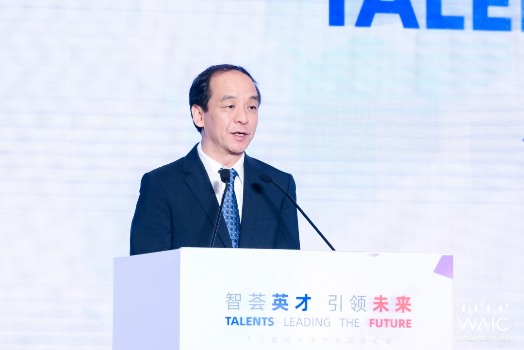 上海市经信工作党委书记程鹏：集中精力办好自己的事情，构建“人才—产业—制度”协同发展生态｜发力智能经济 对话智慧工匠