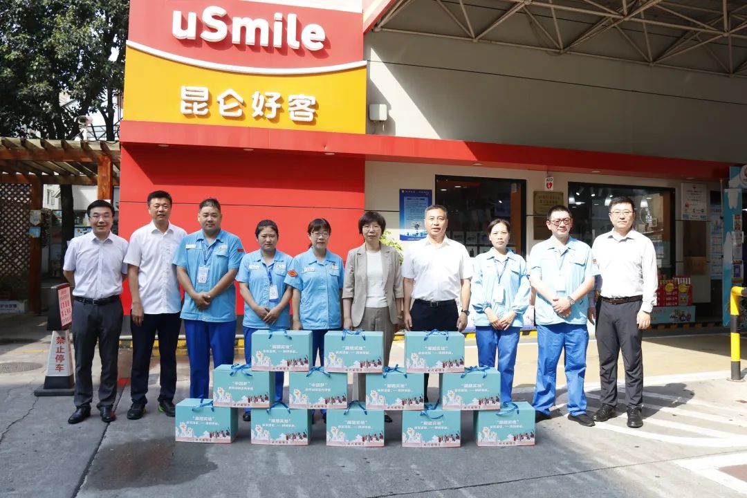 高温慰问能源岗 工会一线送清凉