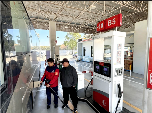 保供迎新春，守“沪”满油出行路